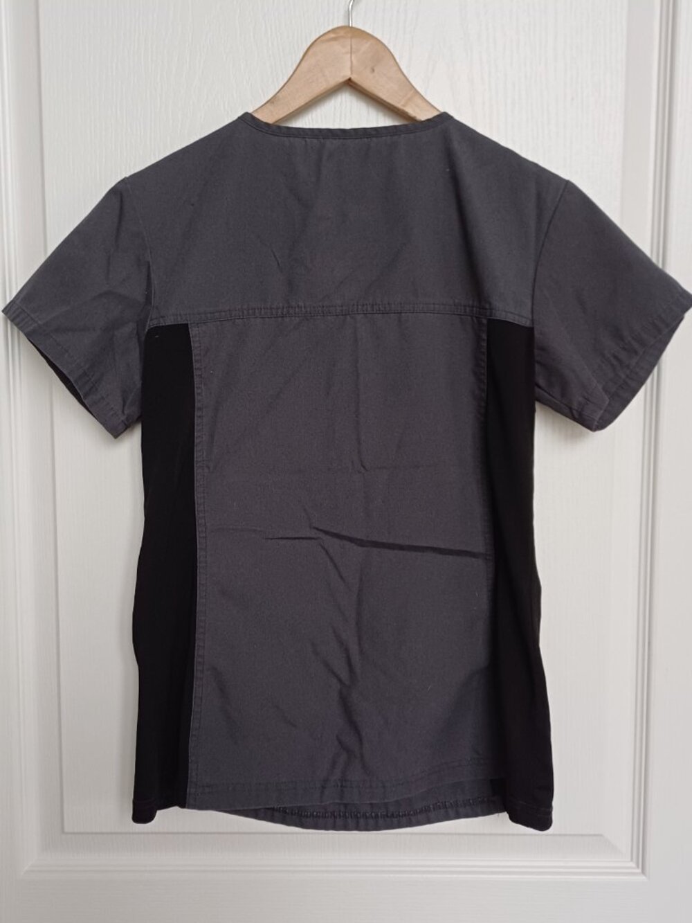 MOBB Grey Scrub Top - Picture 4 of 6